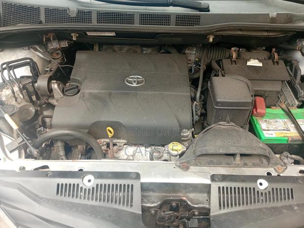 Toyota Sienna 2011 Gray