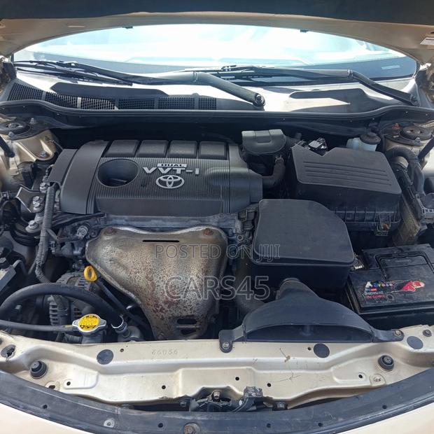 Toyota Camry 2010 Gold