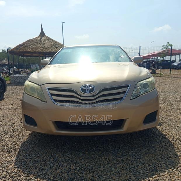 Toyota Camry 2010 Gold