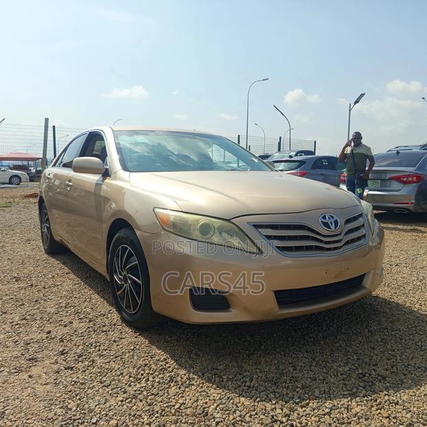 Toyota Camry 2010 Gold