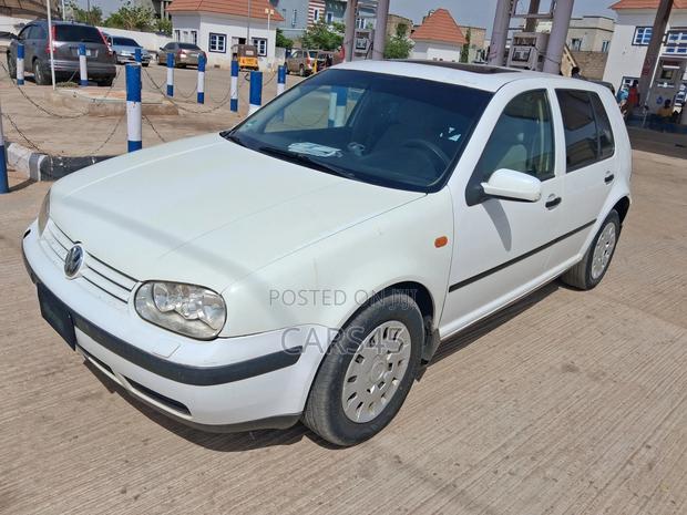 Volkswagen Golf 2000 White