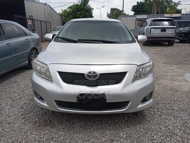 Toyota Corolla 2010 Silver