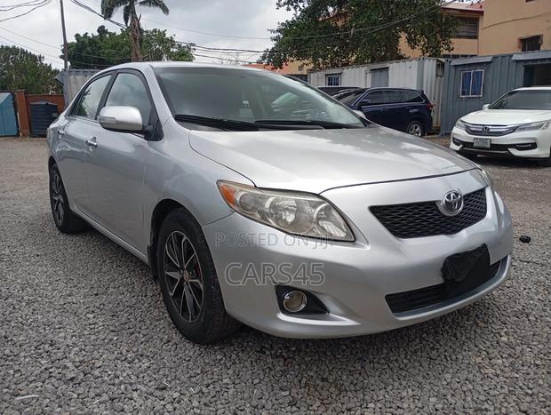 Toyota Corolla 2010 Silver