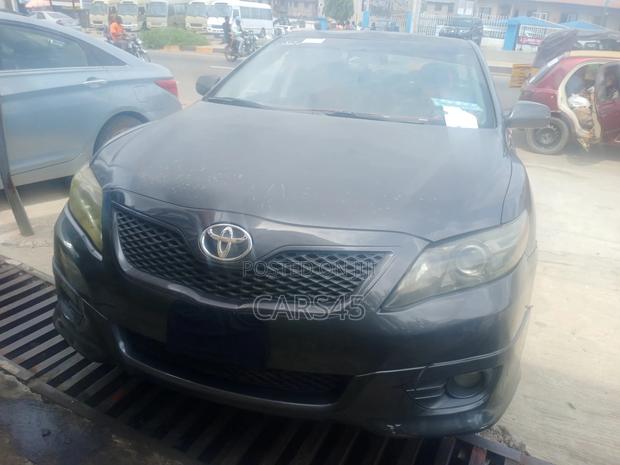 Toyota Camry 2011 Gray