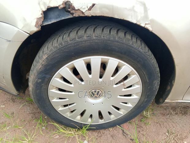 Volkswagen Golf 2005 Gold