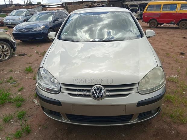 Volkswagen Golf 2005 Gold