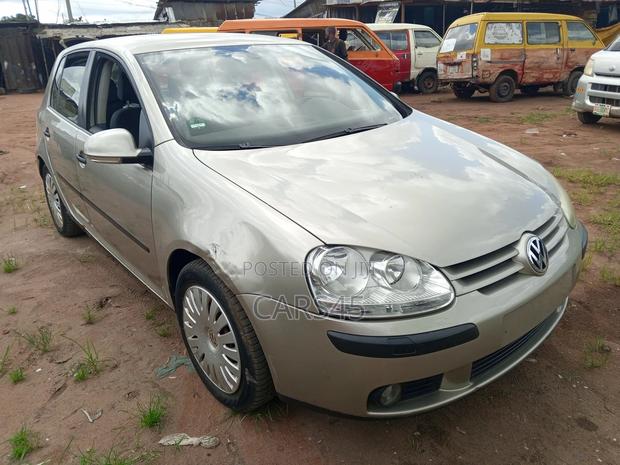 Volkswagen Golf 2005 Gold