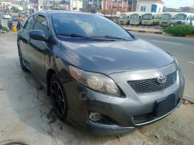 Toyota Corolla 2009 Gray