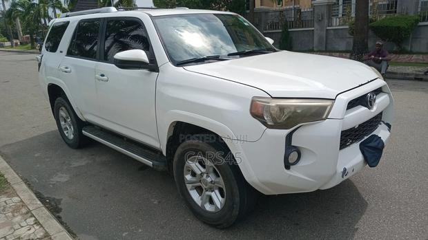 Toyota 4-Runner SR5 Premium 4dr SUV 4WD (4.0L 6cyl 5A) 2015 White