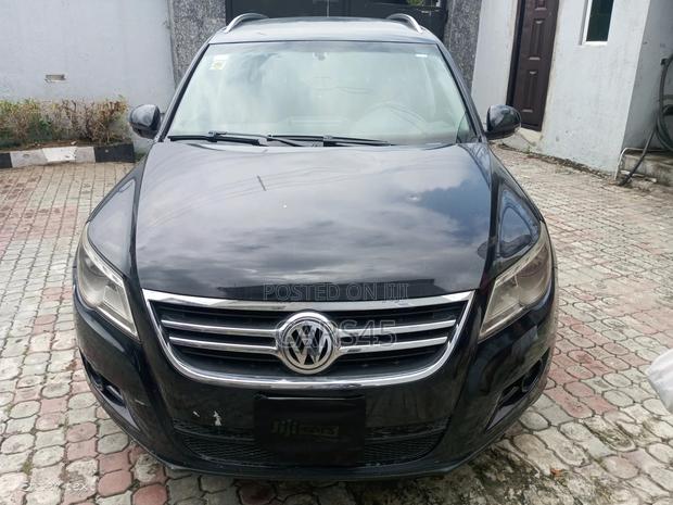 Volkswagen Tiguan 2011 Black