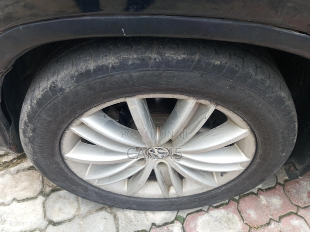 Volkswagen Tiguan 2011 Black
