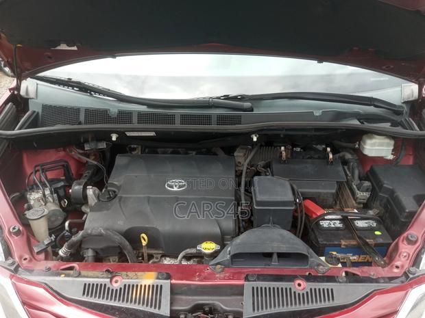 Toyota Sienna 2014 Red