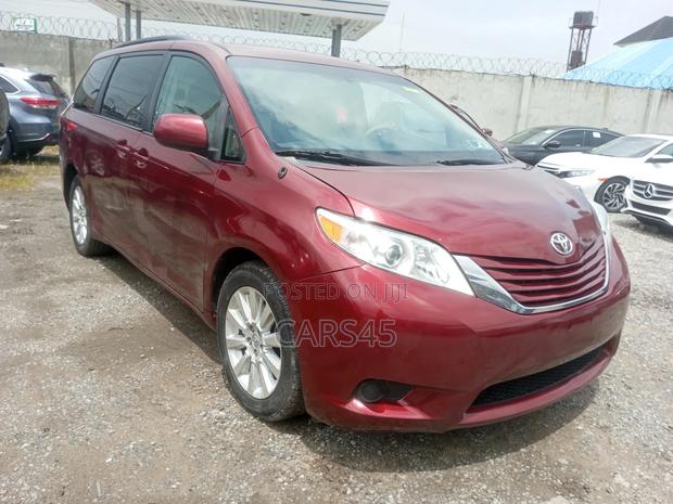 Toyota Sienna 2014 Red