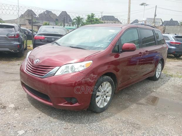 Toyota Sienna 2014 Red