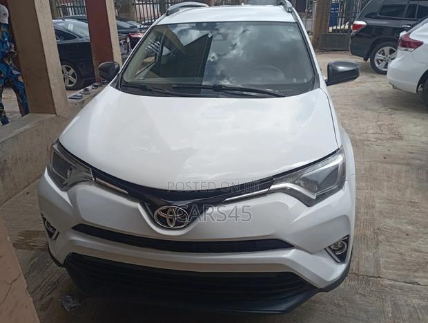 Toyota RAV4 2017 White
