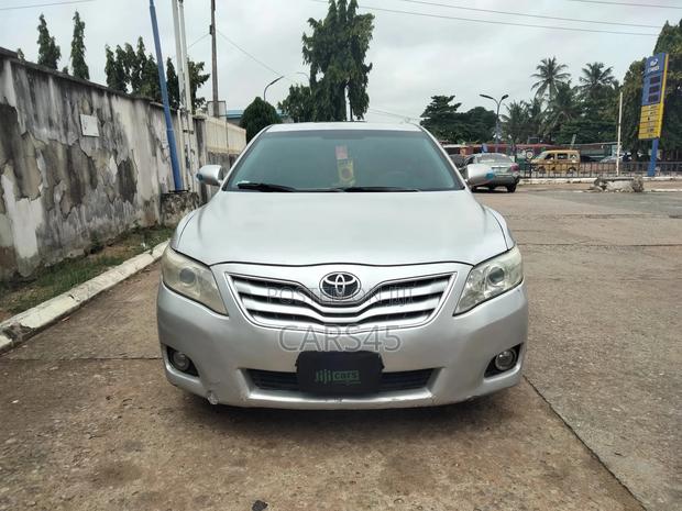 Toyota Camry 2010 Silver