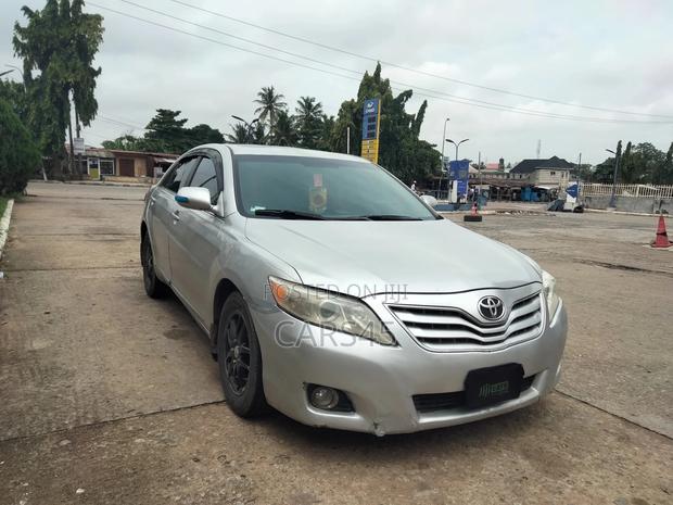Toyota Camry 2010 Silver