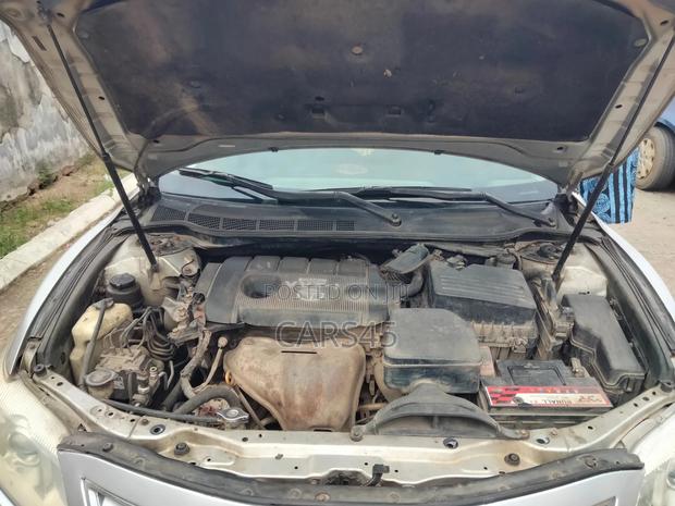 Toyota Camry 2010 Silver