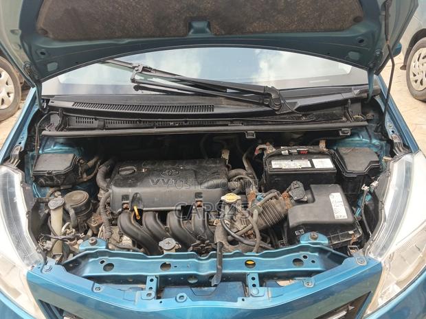 Toyota Yaris 2012 Blue