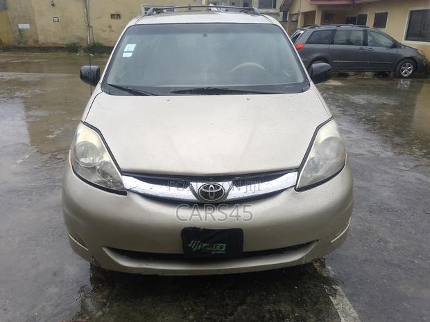 Toyota Sienna 2006 Gold