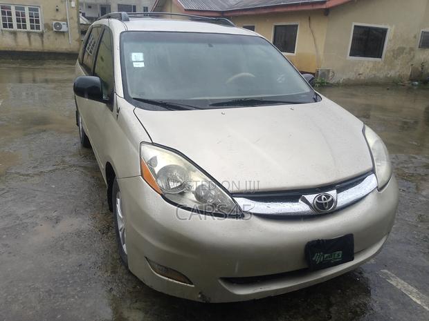 Toyota Sienna 2006 Gold