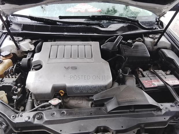 Toyota Avalon Base Sedan FWD (3.5L 6cyl 6A) 2012 White