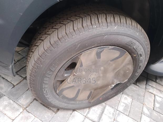 Toyota Hilux 2025 Black