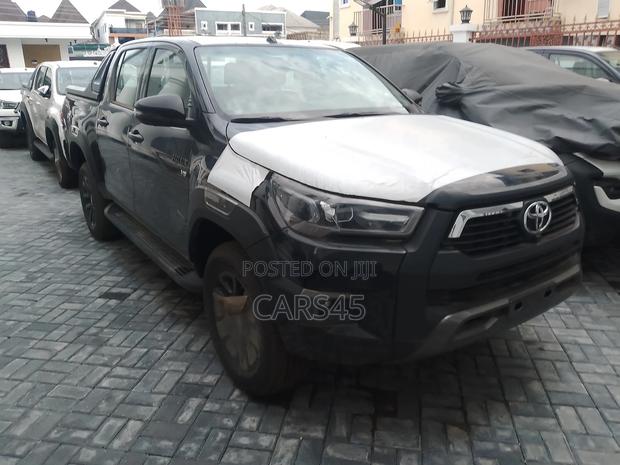 Toyota Hilux 2025 Black