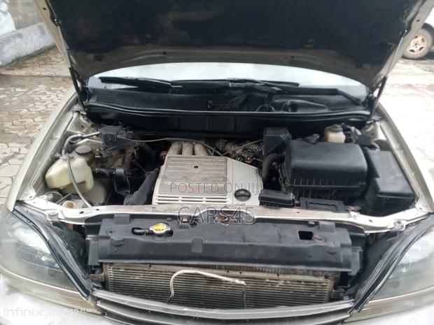 Lexus RX 2000 Gold