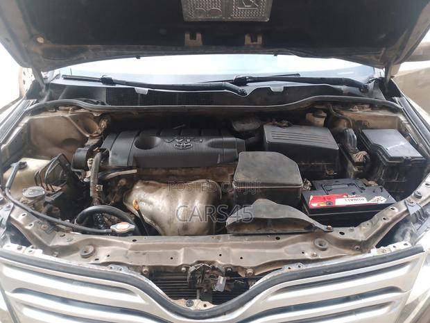 Toyota Venza 2010 Gold