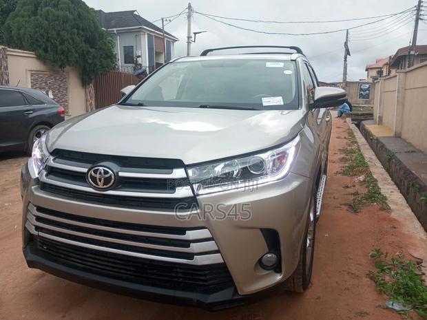 Toyota Highlander 2015 Gold