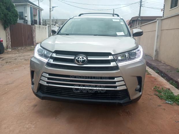 Toyota Highlander 2015 Gold
