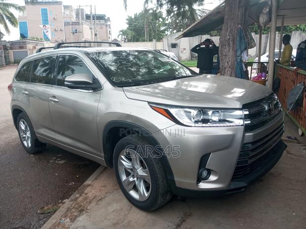 Toyota Highlander 2015 Gold