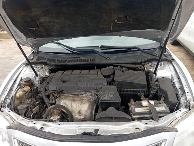 Toyota Camry 2010 Silver