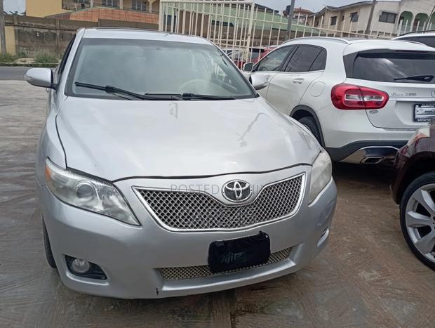 Toyota Camry 2010 Silver