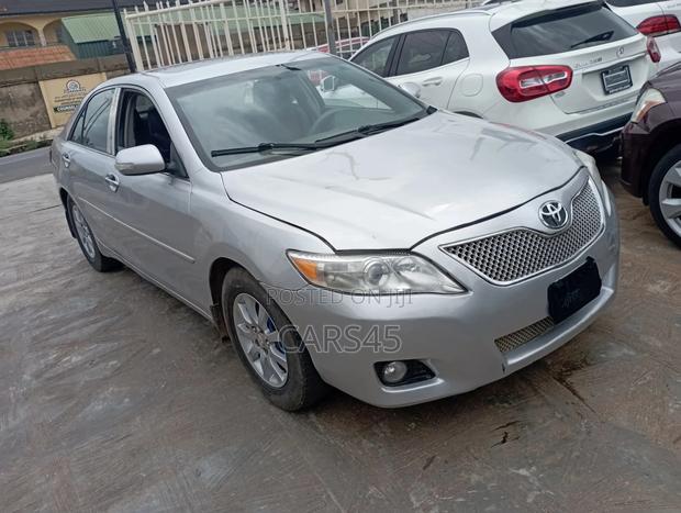 Toyota Camry 2010 Silver