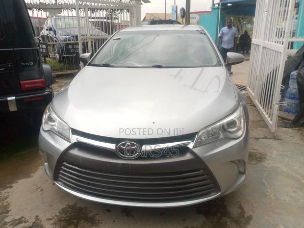 Toyota Camry 2017 Silver