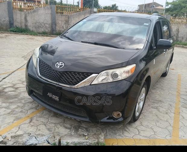 Toyota Sienna 2015 Black