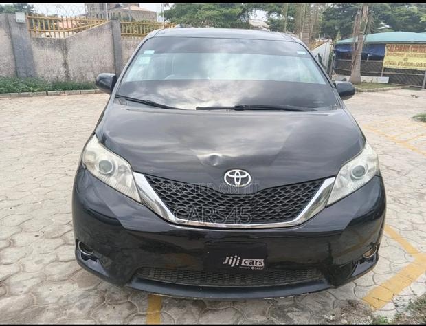 Toyota Sienna 2015 Black
