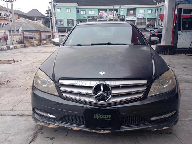 Mercedes-Benz C300 2011 Black