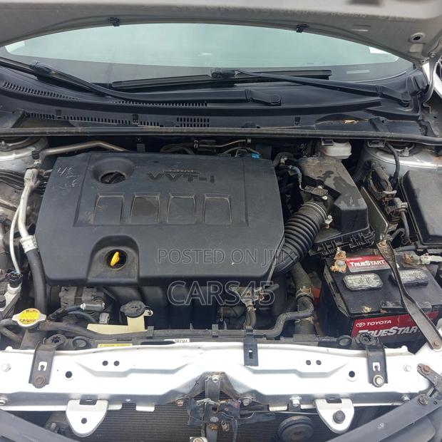 Toyota Corolla 2015 Silver