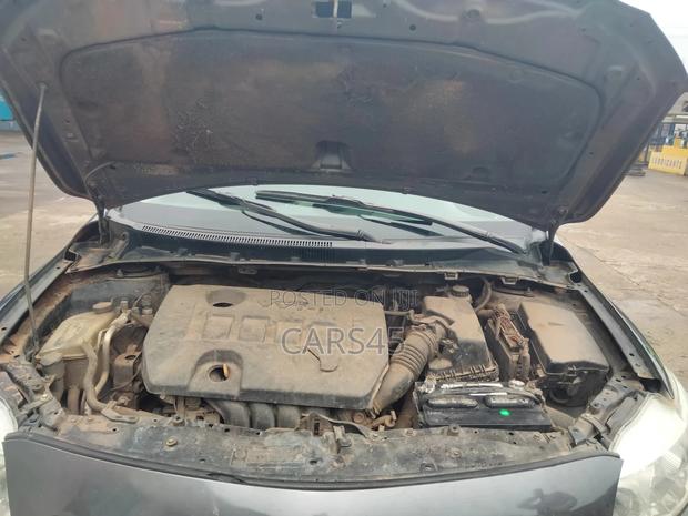 Toyota Corolla 2010 Gray