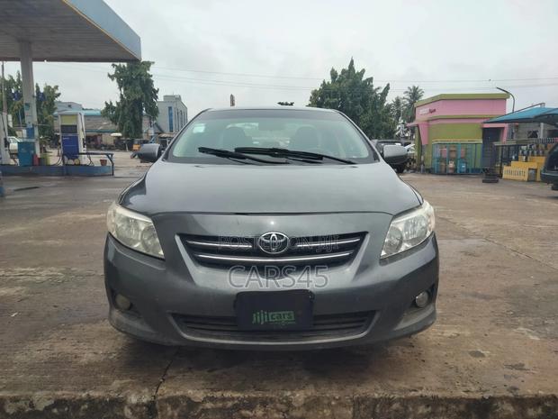 Toyota Corolla 2010 Gray