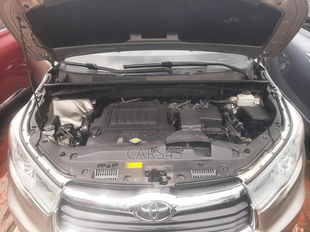 Toyota Highlander 2015 Gold