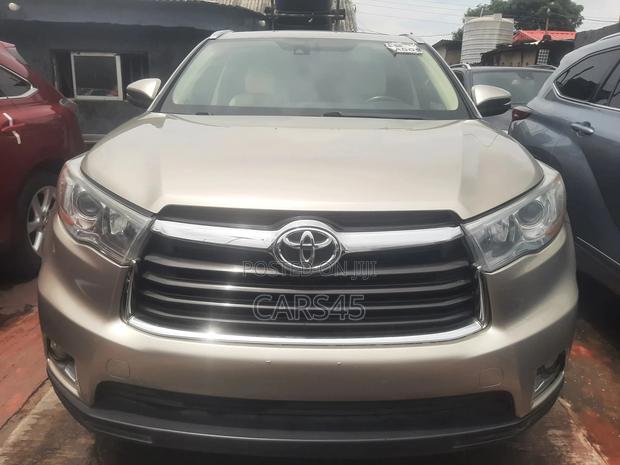 Toyota Highlander 2015 Gold