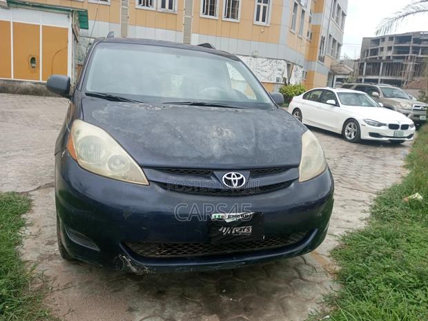 Toyota Sienna 2006 Blue