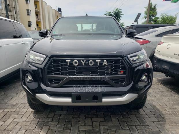 Toyota Hilux 2025 Black