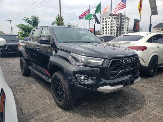 Toyota Hilux 2025 Black