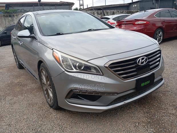 Hyundai Sonata Sport 2.0T 4dr Sedan (2.0L 4cyl Turbo 6A) 2015 Gray