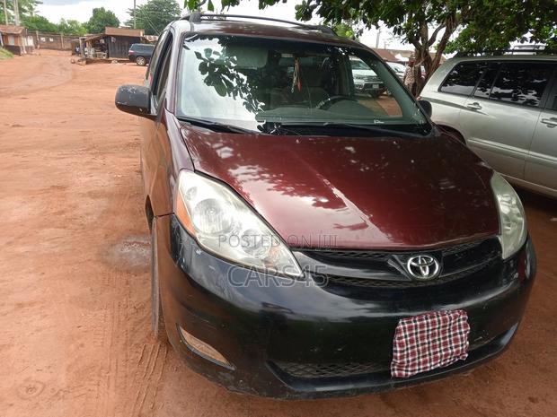 Toyota Sienna 2005 Burgandy